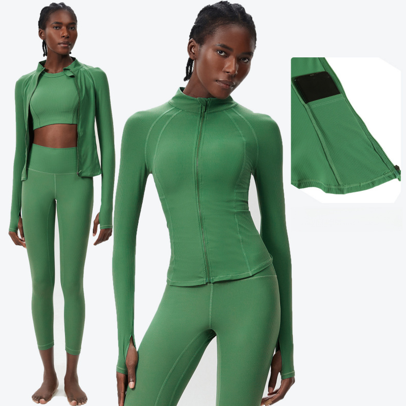 طقم ملابس رياضية مكون من 3 قطع - مراجعة Running Gear Woman وسعره