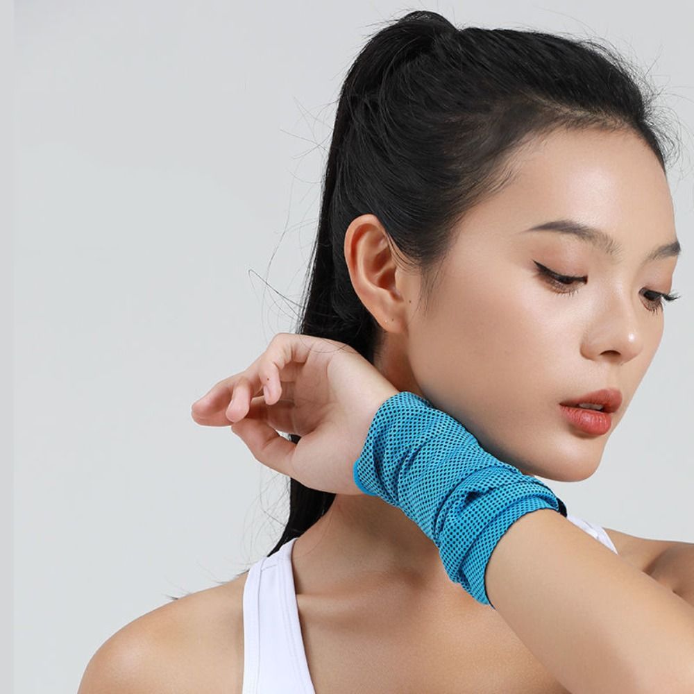 منشفة رياضية لامتصاص العرق من  - مراجعة Sweat Band Wrist وسعره