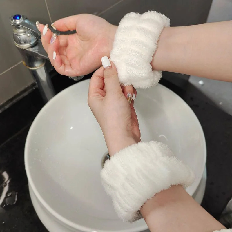 قطعتان من سوار غسل الوجه والمع - مراجعة Sweat Band Wrist وسعره