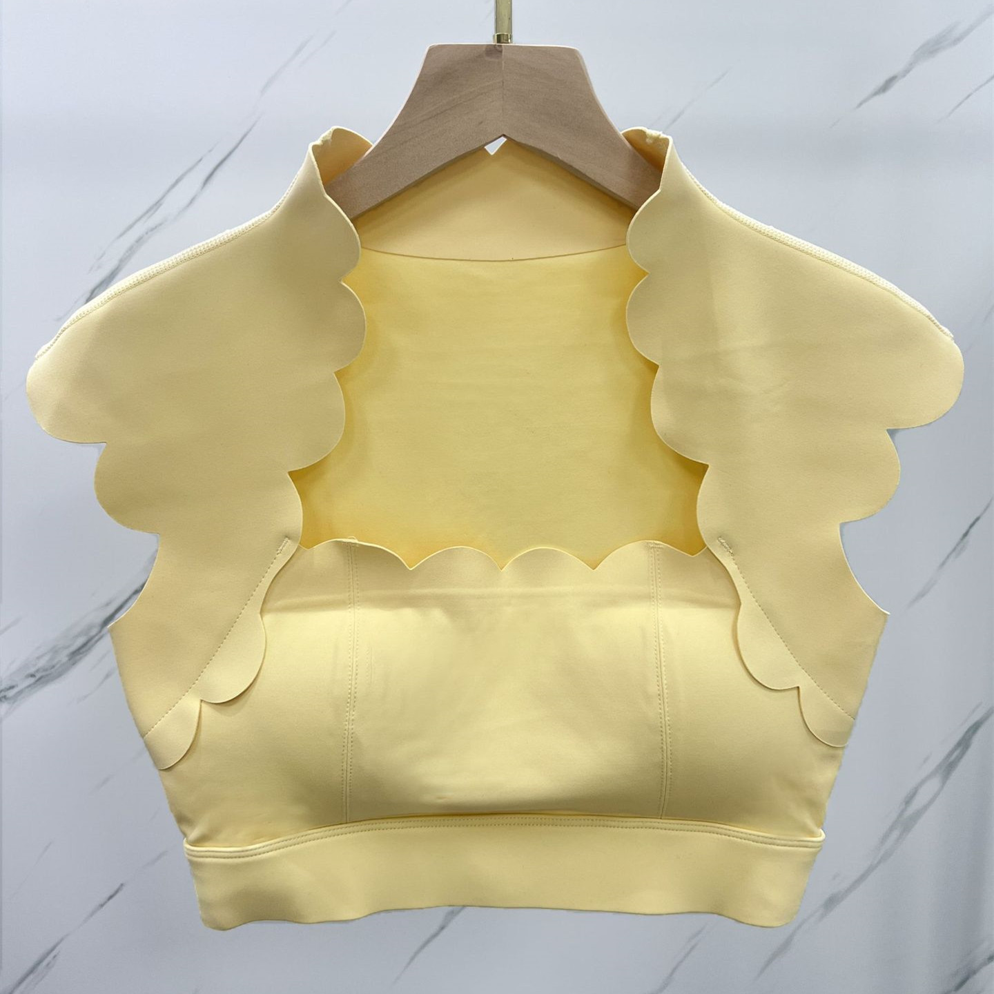 صدرية رياضية نسائية بتصميم ممو - مراجعة Running Gear Woman وسعره